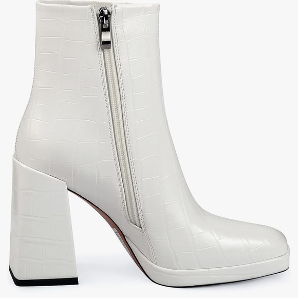 New! Got them in amazon but it was too late to ret them. Size 7 - Picture 4 of 6